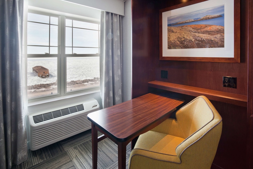 Hampton Inn Duluth Canal Park - photo 20
