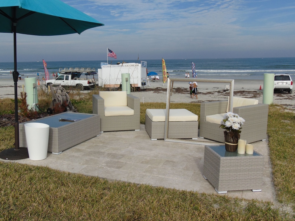 The Salty Mermaid Oceanfront Hotel - photo 30