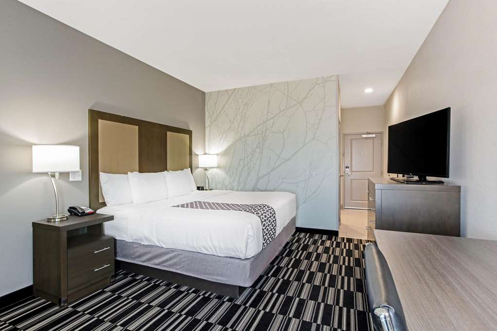 La Quinta Inn & Suites by Wyndham Sweetwater East - photo 15