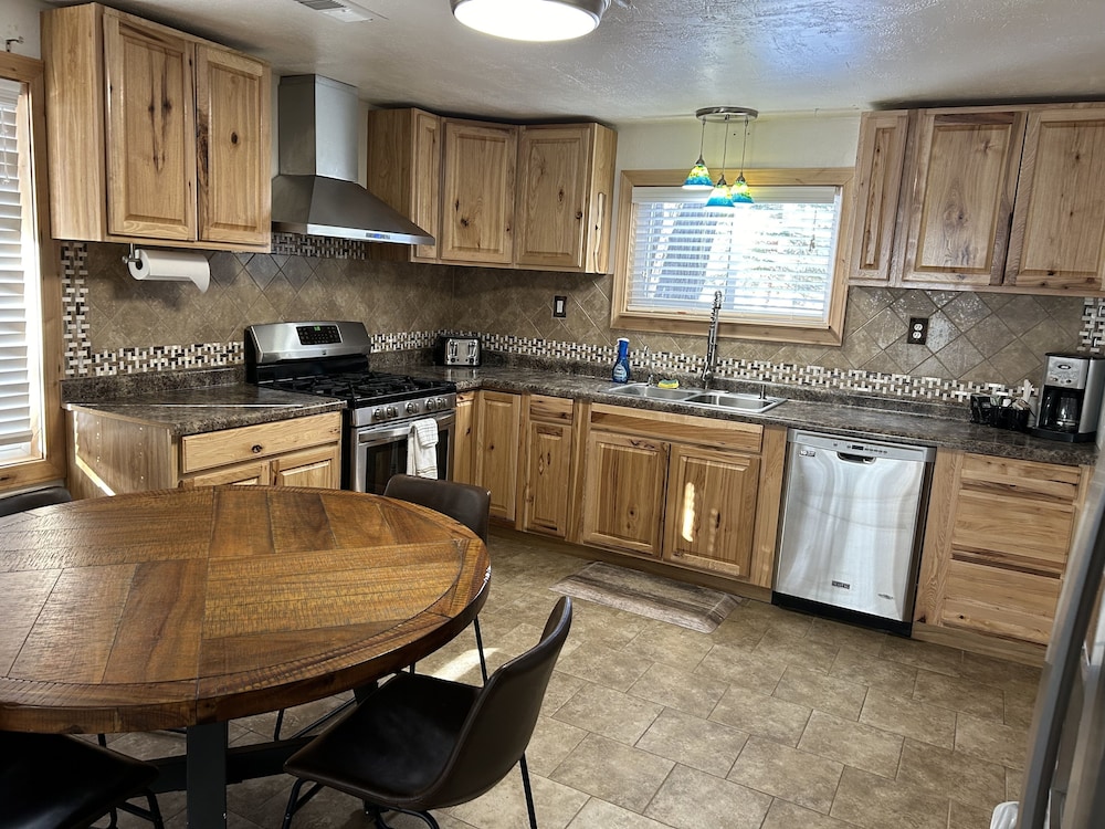 Chinook Winds Motel - photo 85