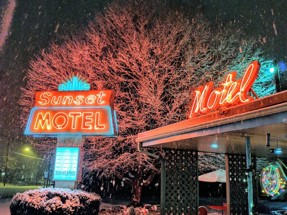 The Sunset Motel in Brevard, United States