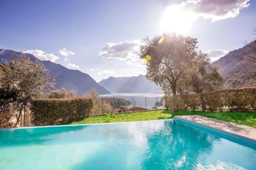 Ossuccio Sanny Grande B sleeps 8 with POOL by Italian Apartments — 4-Star Luxury Hotel in Ossuccio, Italy