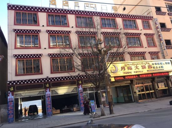Moon Hotel - carbon neutral hotel in Ganzi