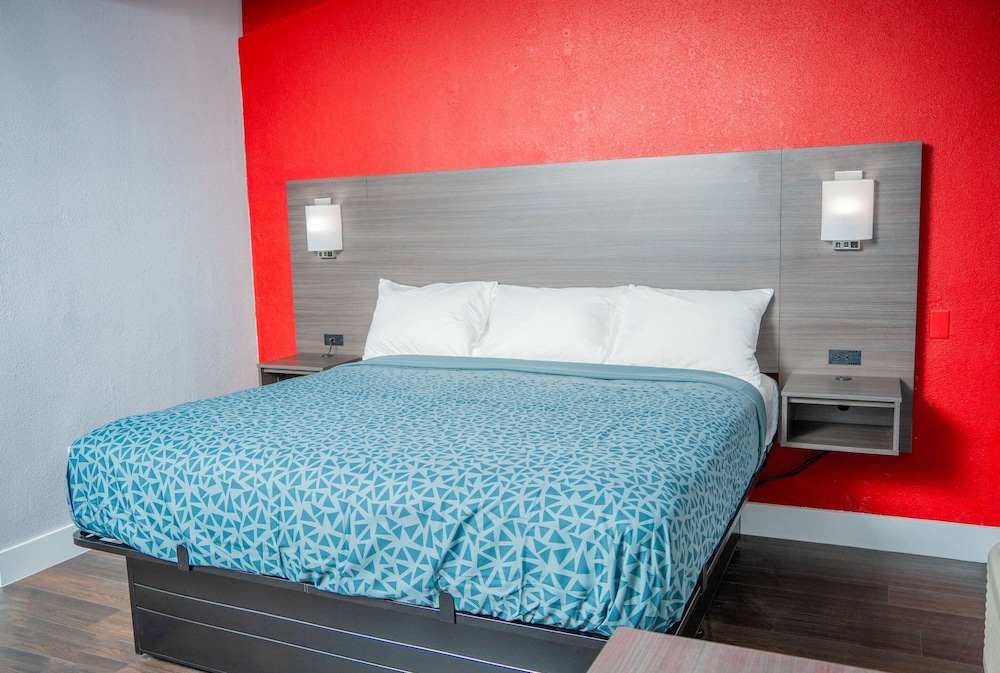Econo Lodge Clarks Summit Scranton - photo 18