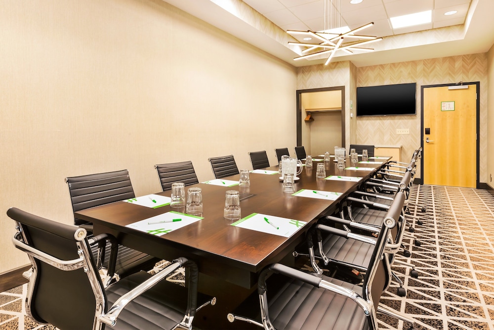 Holiday Inn & Suites Toledo Southwest Perrysburg by IHG - photo 37