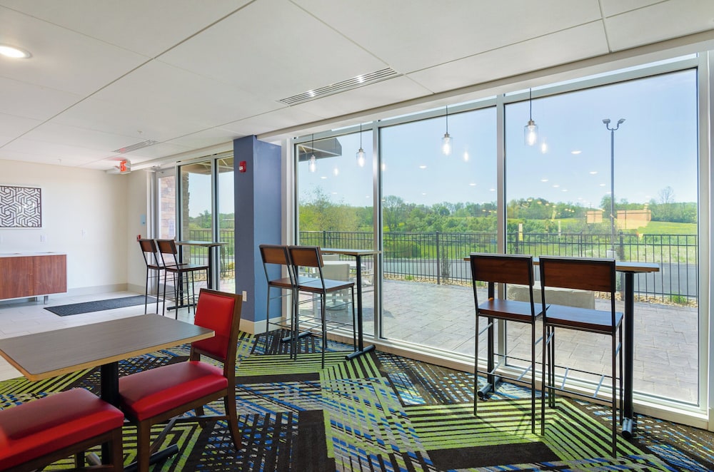 Holiday Inn Express & Suites Abingdon by IHG - photo 54