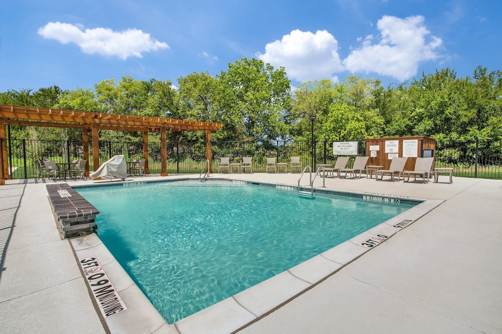Holiday Inn Express & Suites Denton South by IHG - photo 17
