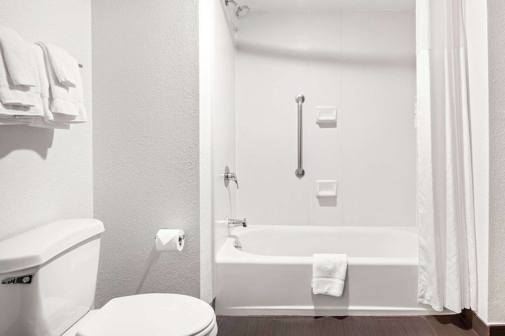 Spark by Hilton Stevensville - photo 44