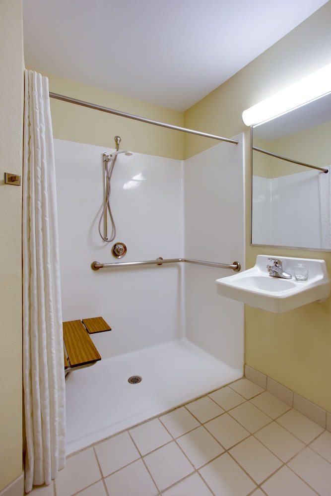 Candlewood Suites Washington Fairfax by IHG - photo 18