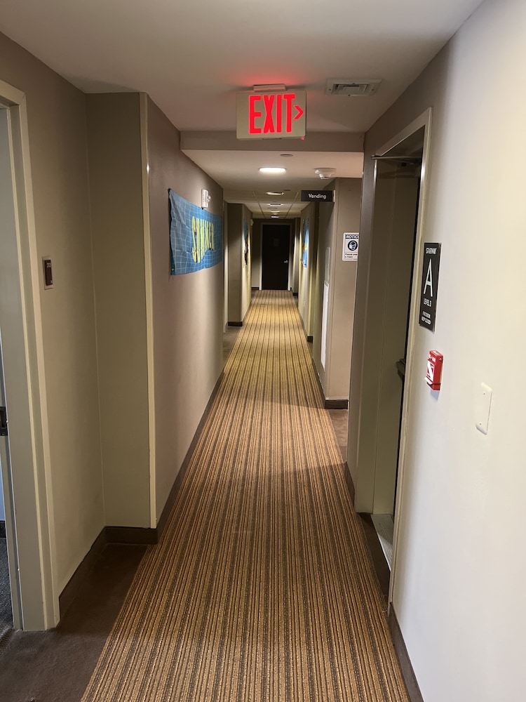 Cresthaven Inn JFK - photo 49