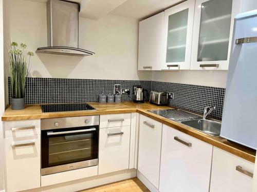 Charming Period Apartment for 3 Near Uni Hospital and Town Free Parking