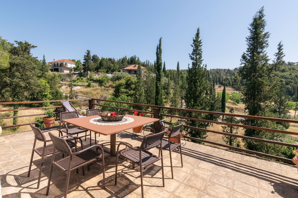 Villa Castello — 4-Star Luxury Hotel in Zakynthos, Greece