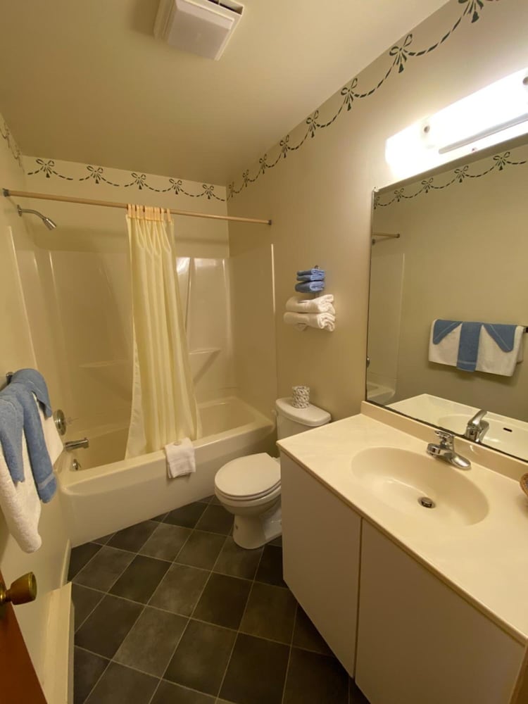 Birchwood Inn - photo 10