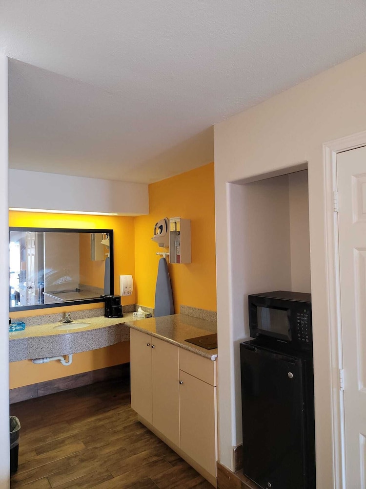 Texas Inn & Suites Raymondville - photo 20