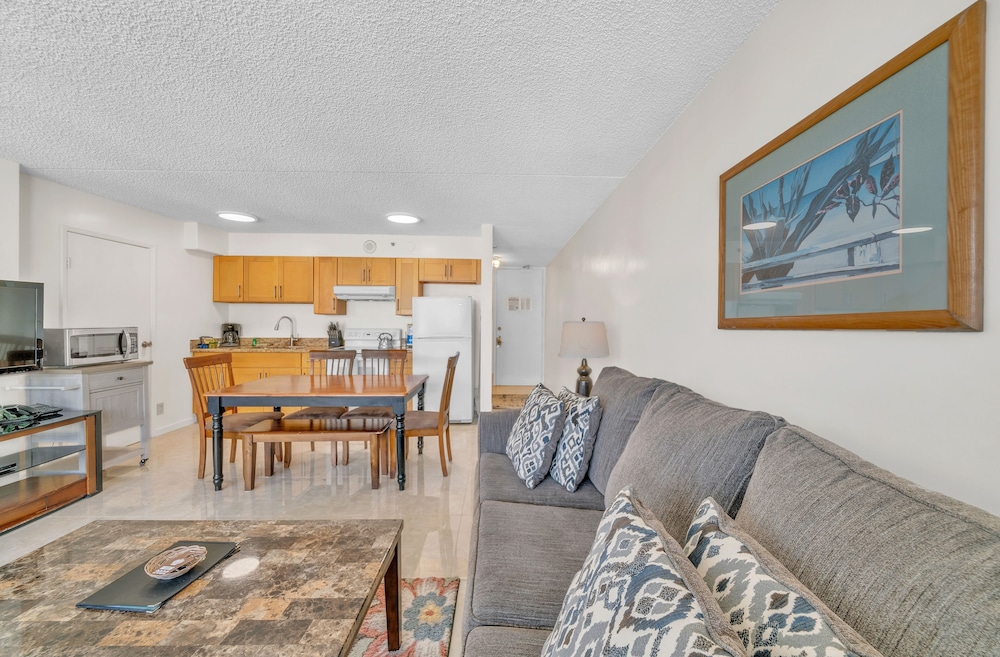 Standard Ocean View Condo 35th floor views Free parking & Wifi by Koko Resort Vacation Rentals Honolulu - photo 18