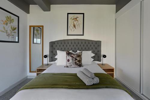 Ira Luxury Apt with City & Mountain Views