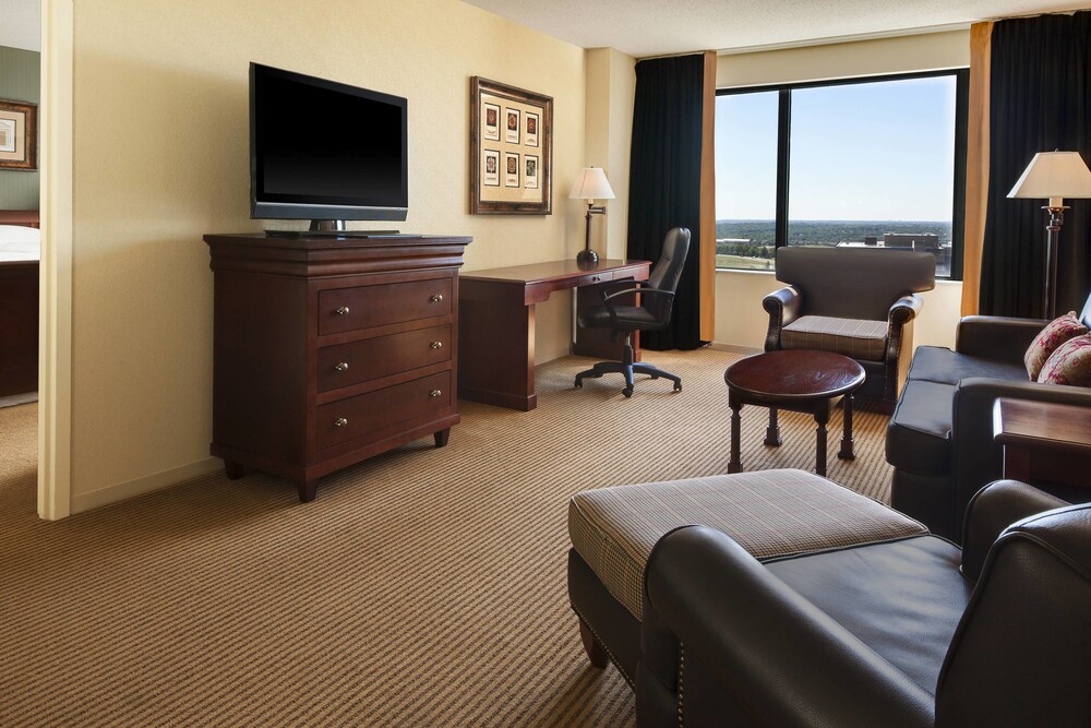 Sheraton Overland Park Hotel at the Convention Center - photo 12