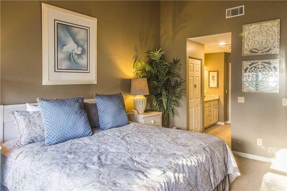 Updated Baths w Tile Showers King 2 Twins sleeps 4 Bikes & Beach Gear included - photo 15