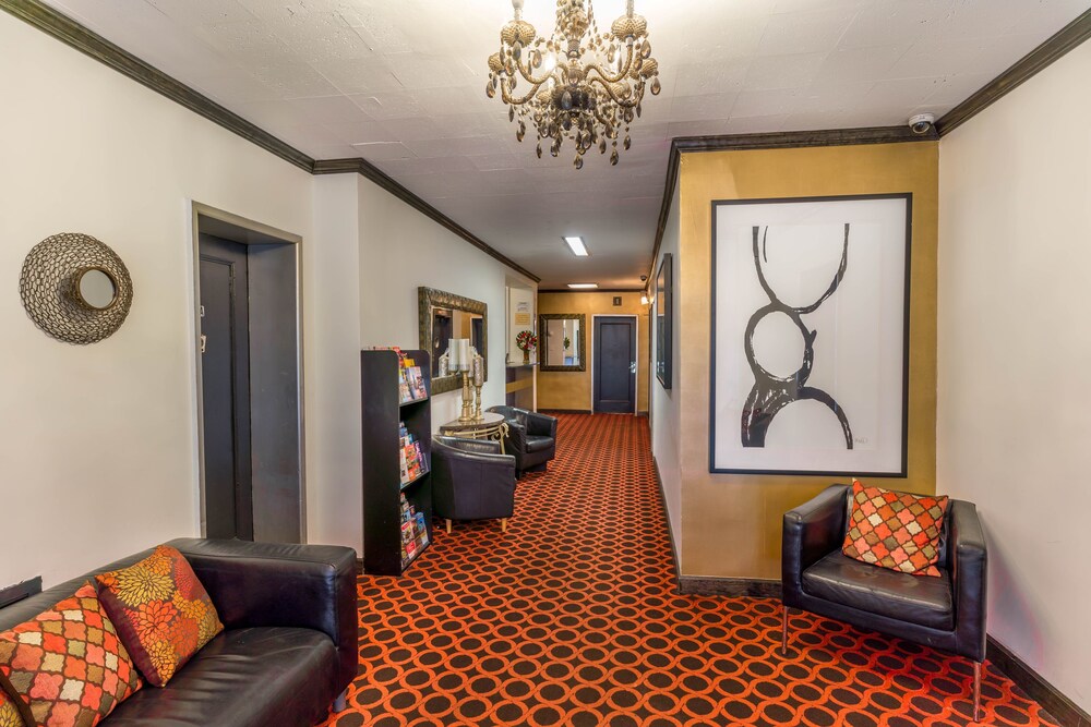 Royal Park Hotel and Hostel - photo 7