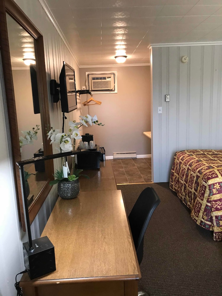 Lancaster Motel - photo 10