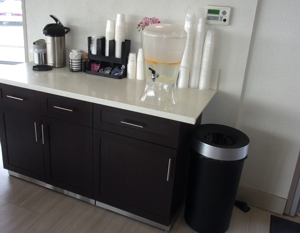 Red Roof Inn Redding - photo 28
