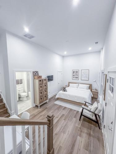 Serene Scandanavian Loft Suite 22028179 — Annandale