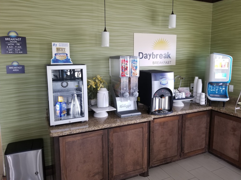 Days Inn & Suites by Wyndham Gonzales TX - photo 20