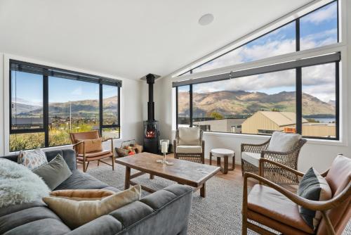 Mahaanui South Wanaka Holiday Home — 4-Star Luxury Hotel in Wanaka, New Zealand