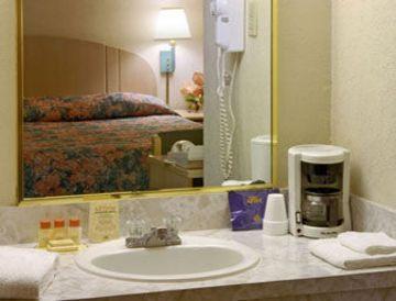 Memorial Inn and Suites - photo 6