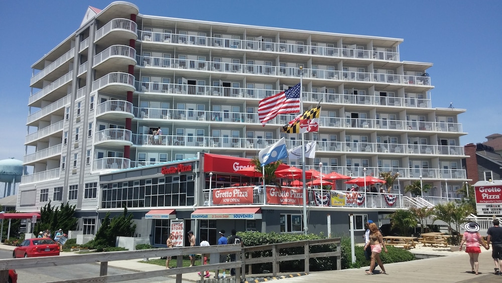 Commander Hotel & Suites - photo 72