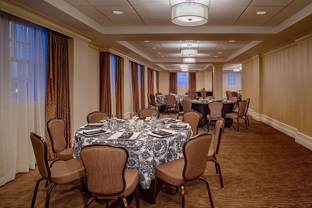 Hampton Inn & Suites Birmingham Downtown Tutwiler - photo 40
