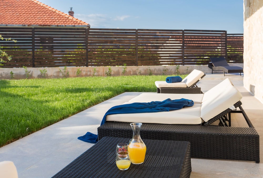 Villa Salt 10 people heated pool Trogir near beach & Split airport — 5-Star Luxury Hotel in Trogir, Croatia