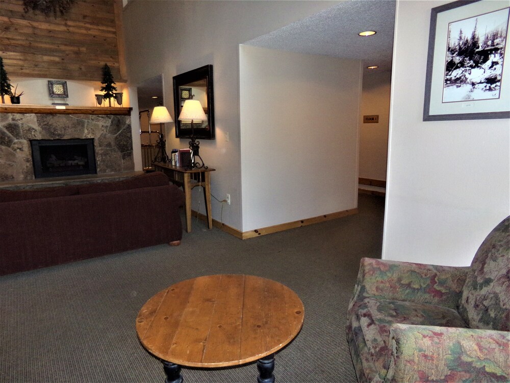 Fox Pine Lodge Hotel Room 2 - photo 3