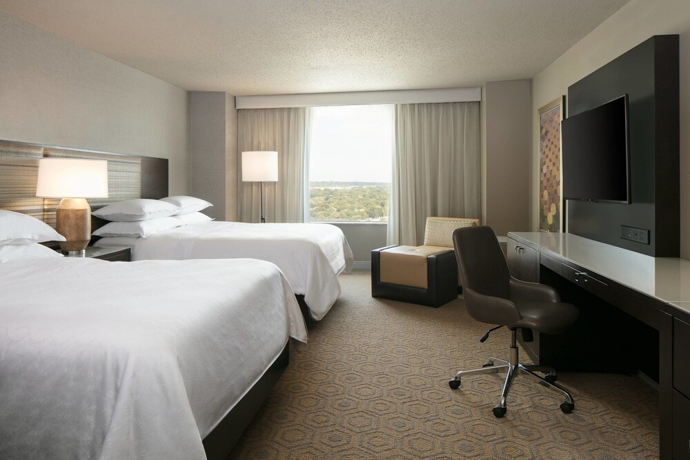 Sheraton Overland Park Hotel at the Convention Center - photo 11