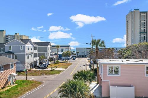 TreeHouse Lodge Walk to Beach Pet Friendly 302 — 4-Star Luxury Hotel in Myrtle Beach, United States
