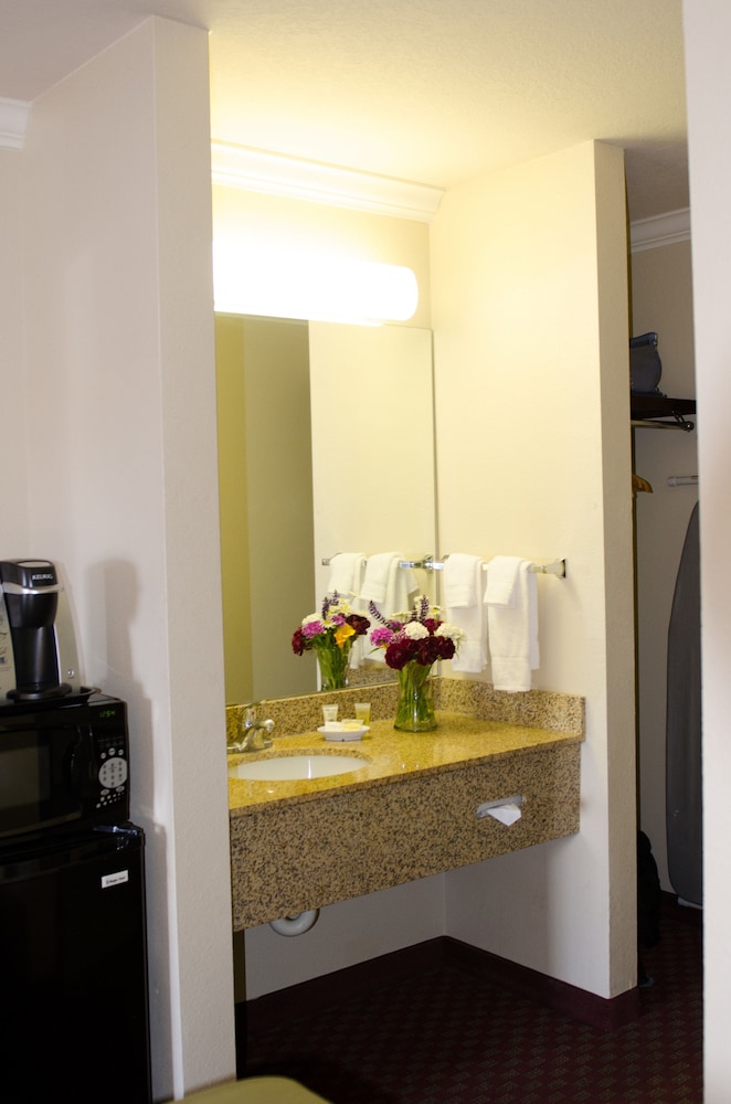 Inn At Moses Lake - photo 34