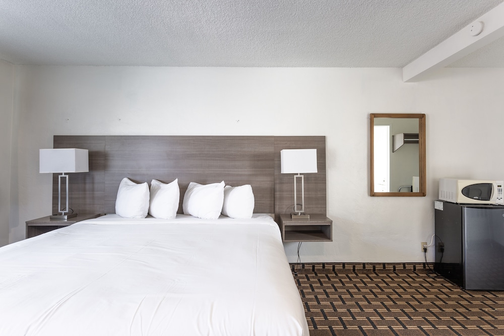 Coastal Breeze Inn - photo 18