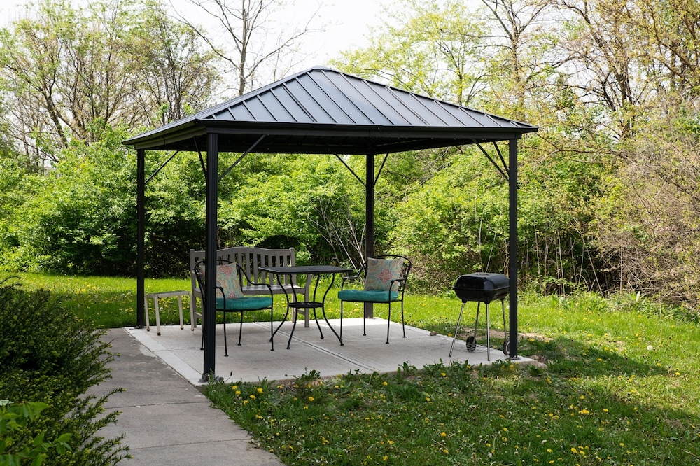 BlissPoint Inn & Suites - photo 32