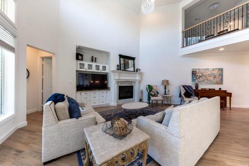 Family Home Near Lake & Local Parks — 4-Star Luxury Hotel in Little Elm, United States