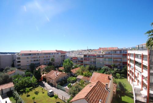 Palm Beach Appartement Proche Mer — 4-Star Luxury Hotel in Cannes, France