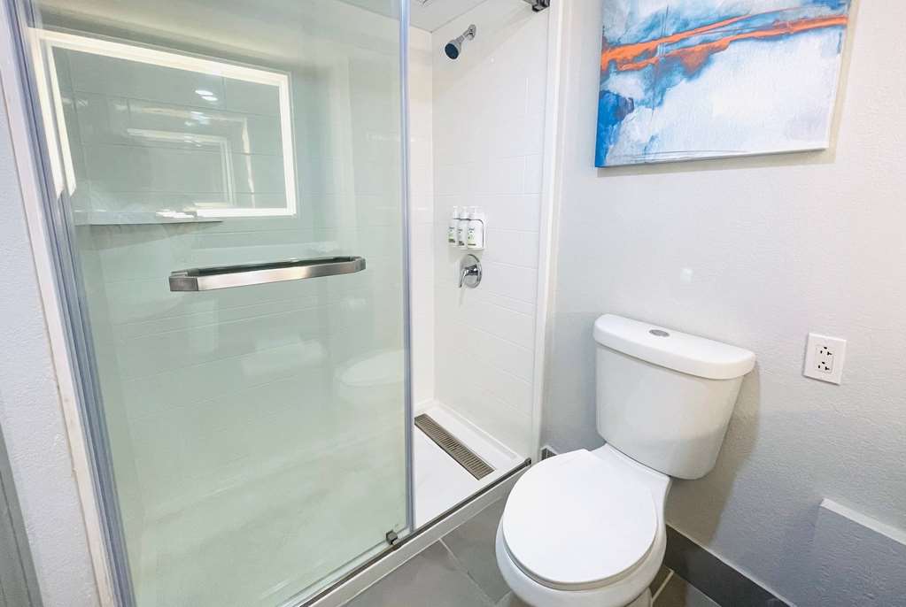 La Quinta Inn & Suites by Wyndham Birmingham Homewood - photo 31