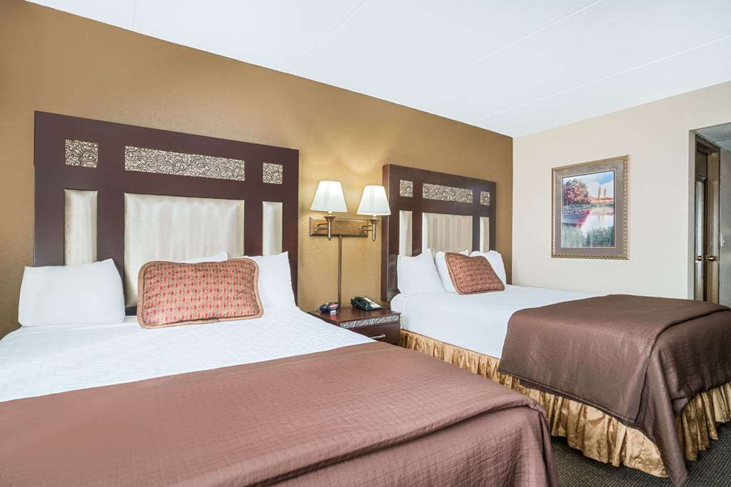Ramada Hotel & Conference Center by Wyndham Plymouth - photo 11