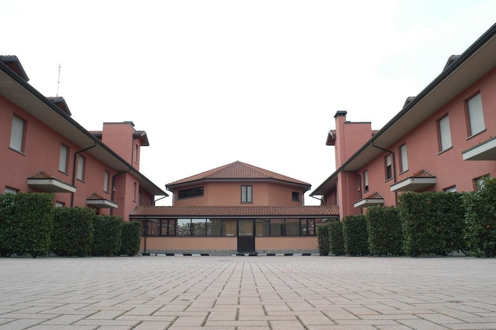 Hotel Motel Europa in Ossona, Italy