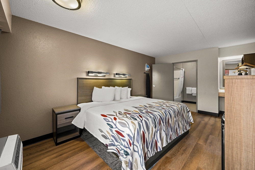 Red Roof Inn Detroit Royal Oak Madison Heights - photo 9