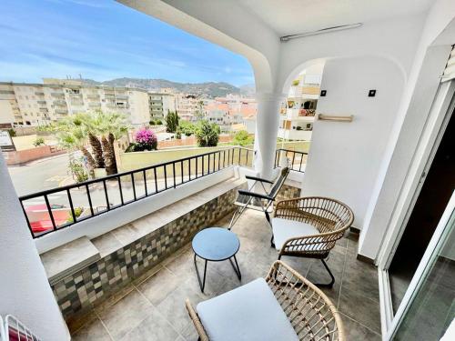 Apartamento con vista al mar a 3 minutos de la playa Spacious Beach Apartment 3 min to the beach — 4-Star Luxury Hotel in La Herradura, Spain