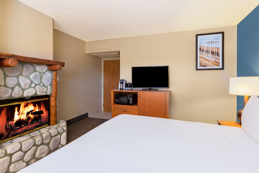 Holiday Inn Resort The Lodge At Big Bear Lake by IHG - photo 22