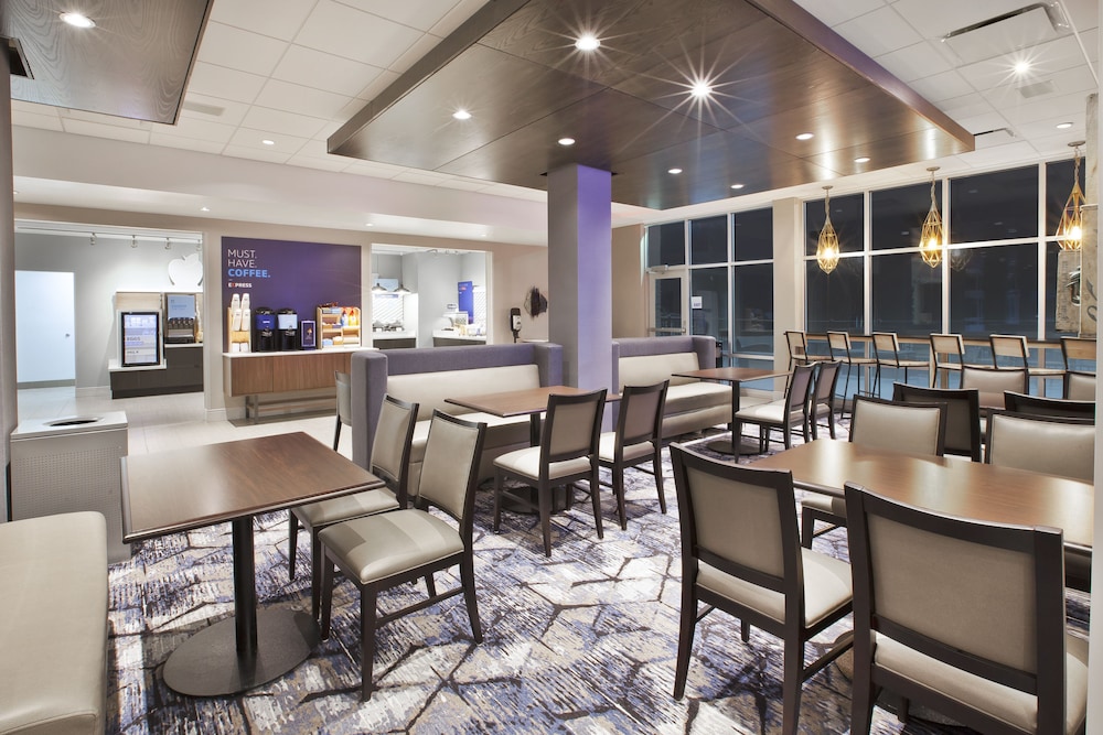 Holiday Inn Express & Suites Okemos University Area by IHG - photo 17