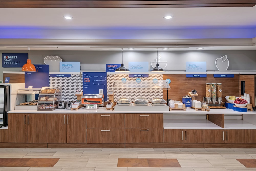 Holiday Inn Express Hershey Harrisburg Area by IHG - photo 67