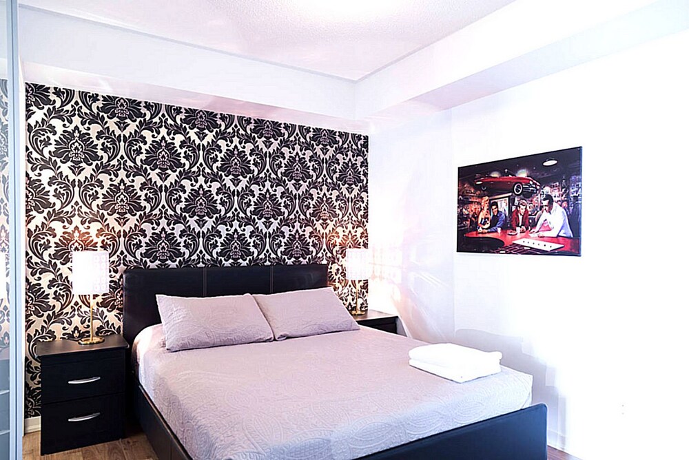 Lavish Suites New Two Bedroom Amazing CN Tower View in Toronto, Canada