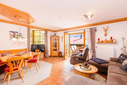 Ferienwohnung Elisabeth — 5-Star Luxury Hotel in Reit Im Winkl, Germany